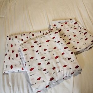 Betsey Johnson RED HOT LOVE LIPS KISSES Queen Size Sheet Set w 2 Pillowcases
